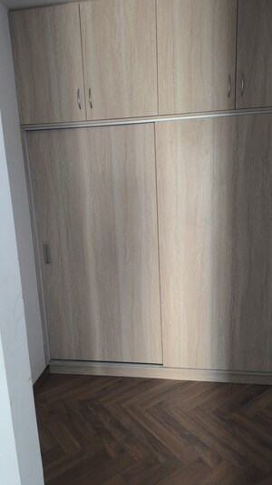 Room in 3.5 BHK Apartment at Shalimar Belvedere Court, Gomti Nagar – for Rent