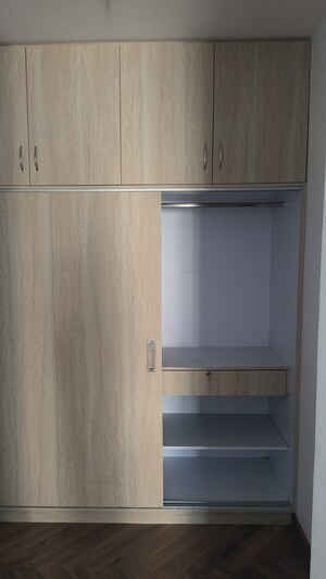 Room in 3.5 BHK Apartment at Shalimar Belvedere Court, Gomti Nagar – for Rent