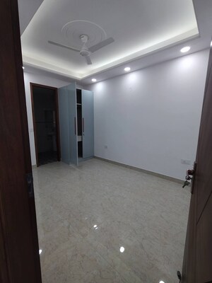 Room in 4 BHK Apartment at Saket – for Rent