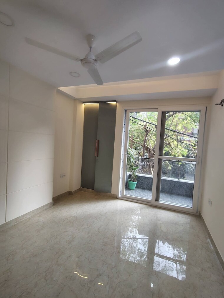 Room, saket 4 Bedroom 2000 Sq.Ft. Apartment In Saket Delhi 9656193