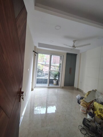 Room in 4 BHK Apartment at Saket – for Rent