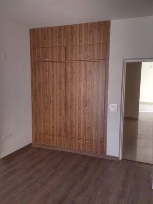 Room in 3.5 BHK Apartment at Bestech Park View Grand Spa, Sector 81 – for Sale