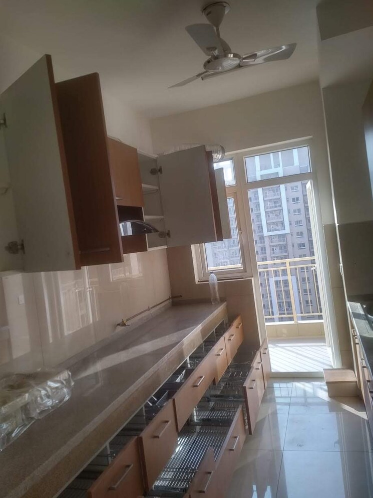 Kitchen, bestech-park-view-grand-spa 3.5 Bedroom 2660 Sq.Ft. Apartment In Sector 81 Gurgaon 9656181