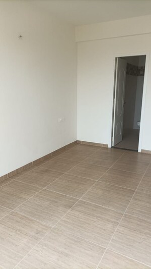 Room in 3 BHK Apartment at Sushma Valencia, International Airport Road – for Rent