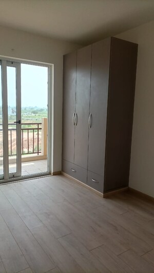 Room in 3 BHK Apartment at Sushma Valencia, International Airport Road – for Rent