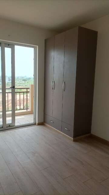 Room in 3 BHK Apartment at Sushma Valencia, International Airport Road – for Rent