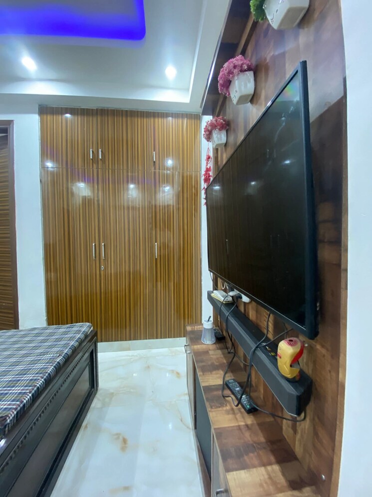 Room, chattarpur 3 Bedroom 1500 Sq.Ft. Apartment In Chattarpur Delhi 9656541