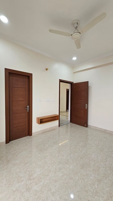 Room in 3 BHK Apartment at Sector 45 – for Rent