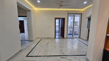 Living Room in 3 BHK Apartment at Sector 45 – for Rent