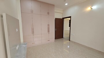 Room in 3 BHK Apartment at Sector 45 – for Rent