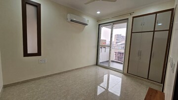 Room in 3 BHK Apartment at Sector 45 – for Rent