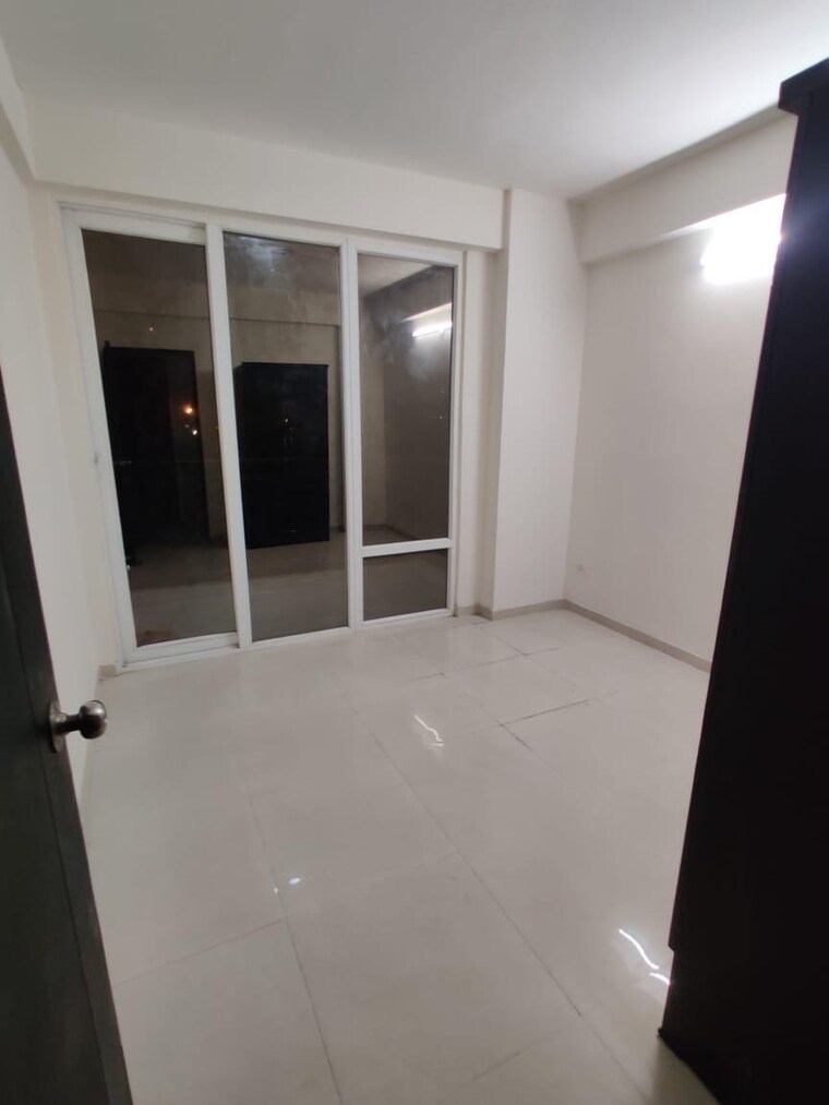 Room, era-103 2 Bedroom 160 Sq.Yd. Apartment In Sector 103 Gurgaon 9656658