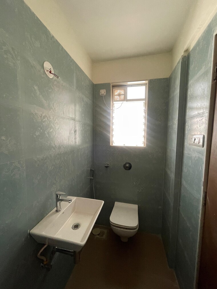 Bathroom, green fields colony 3 Bedroom 1532 Sq.Ft. Builder Floor In Green Fields Colony Faridabad 9656667