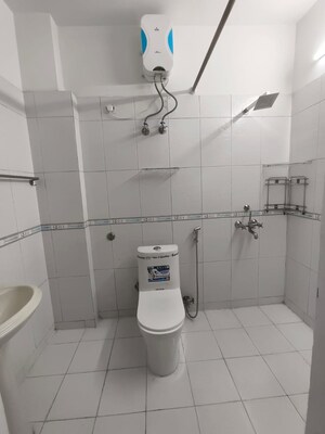 Bathroom in 2 BHK Apartment at South City Arcade, Sector 41 – for Rent