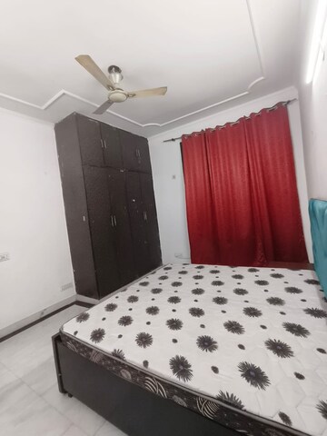 Bedroom in 2 BHK Apartment at South City Arcade, Sector 41 – for Rent