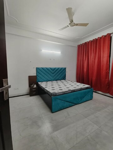 Bedroom in 2 BHK Apartment at South City Arcade, Sector 41 – for Rent