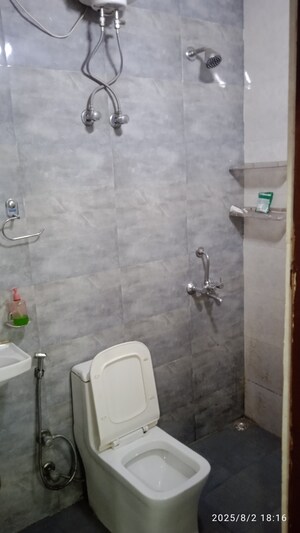 Bathroom in Studio Builder Floor at Minarch Tower, Sector 44 – for Rent