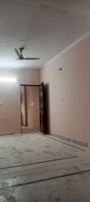 Room in 1 BHK Builder Floor at Saket – for Rent