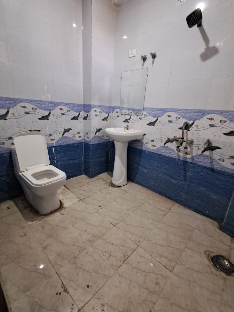 Attached Bathroom, sector 63 Pg For Boys & Girls In Sector 63 9656986