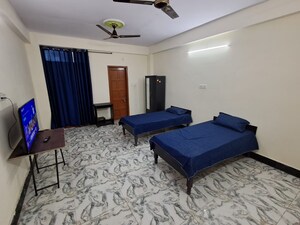 Room in  Pg at Sector 63 – for Rent