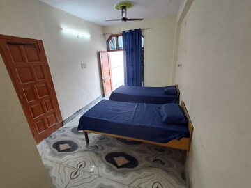 Room in  Pg at Sector 63 – for Rent
