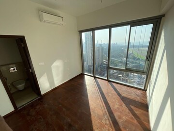 Room in 3 BHK Apartment at Piramal Mahalaxmi, Mahalaxmi – for Rent