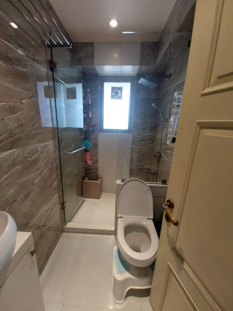 Bathroom, khar west 3 Bedroom 1500 Sq.Ft. Apartment In Khar West Mumbai 9657019