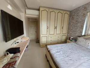 Bedroom in 3 BHK Apartment at Khar West – for Rent