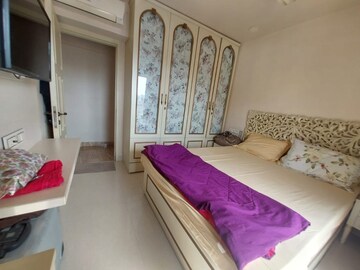 Bedroom in 3 BHK Apartment at Khar West – for Rent