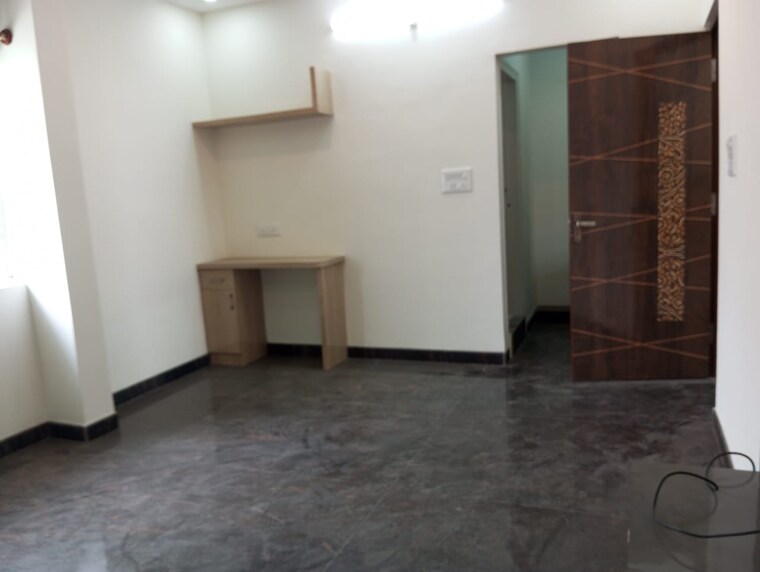 Room, nirman vihar 3 Bedroom 194 Sq.Yd. Builder Floor In Nirman Vihar Delhi 9656966