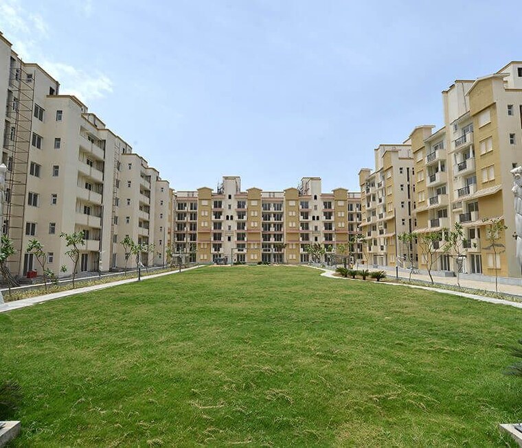 Garden, emaar-emerald-floors-premier 4 Bedroom 1975 Sq.Ft. Apartment In Sector 65 Gurgaon 9656968