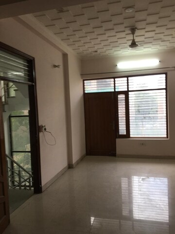 Room in 3 BHK Builder Floor at Sector 47 – for Rent