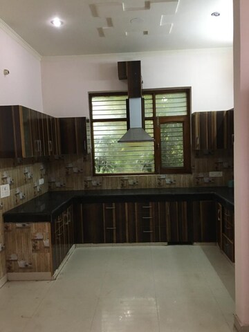 Kitchen in 3 BHK Builder Floor at Sector 47 – for Rent