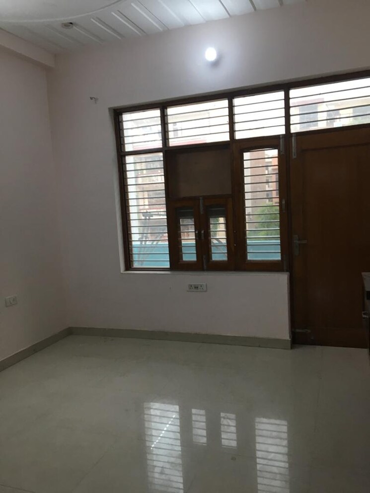 Room, sector 47 3 Bedroom 2400 Sq.Ft. Builder Floor In Sector 47 Gurgaon 9656970