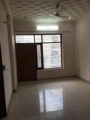 Room in 3 BHK Builder Floor at Sector 47 – for Rent
