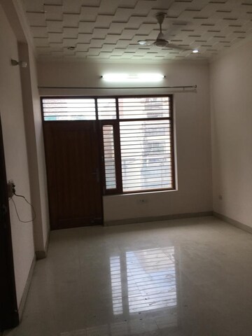 Room in 3 BHK Builder Floor at Sector 47 – for Rent