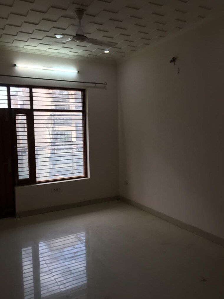 Room, sector 47 3 Bedroom 2400 Sq.Ft. Builder Floor In Sector 47 Gurgaon 9656970