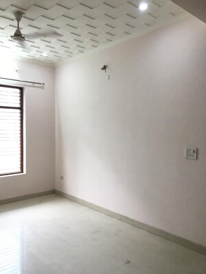 Room in 3 BHK Builder Floor at Sector 47 – for Rent