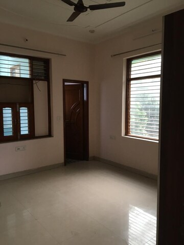 Room in 3 BHK Builder Floor at Sector 47 – for Rent