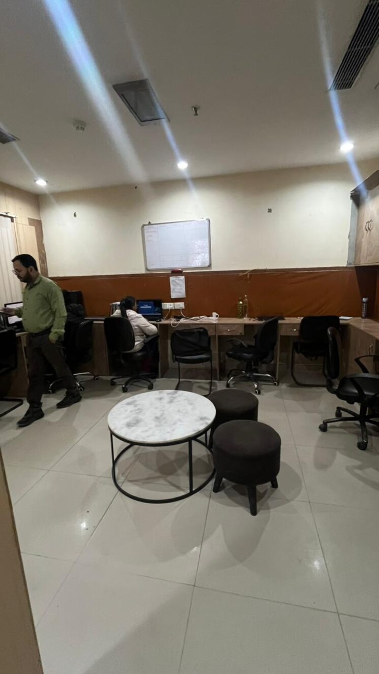 Team Area, eros-charmwood-plaza Commercial Office Space 800 Sq.Ft. In Sector 39 Faridabad 9657002