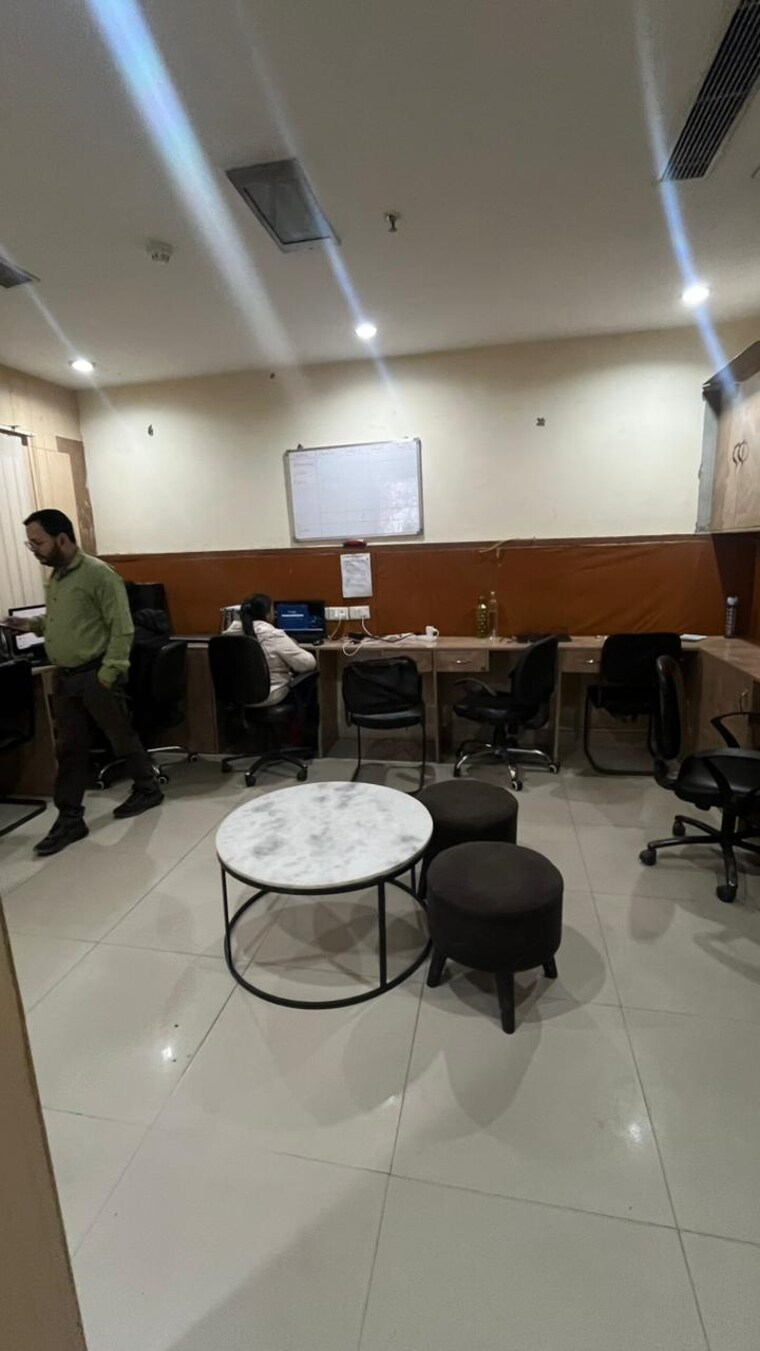Team Area, eros-charmwood-plaza Commercial Office Space 800 Sq.Ft. In Sector 39 Faridabad 9657002