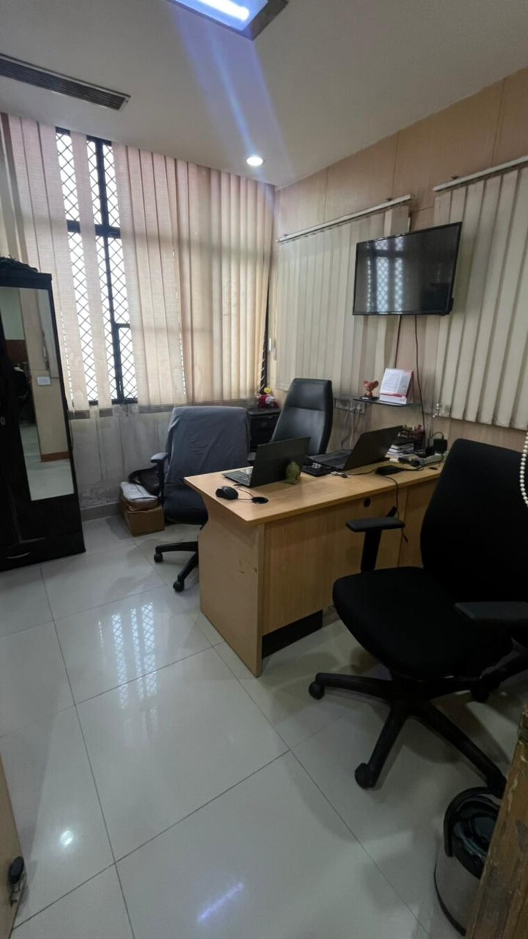 Team Area, eros-charmwood-plaza Commercial Office Space 800 Sq.Ft. In Sector 39 Faridabad 9657002