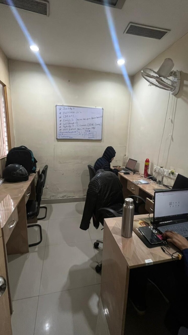 Team Area, eros-charmwood-plaza Commercial Office Space 800 Sq.Ft. In Sector 39 Faridabad 9657002