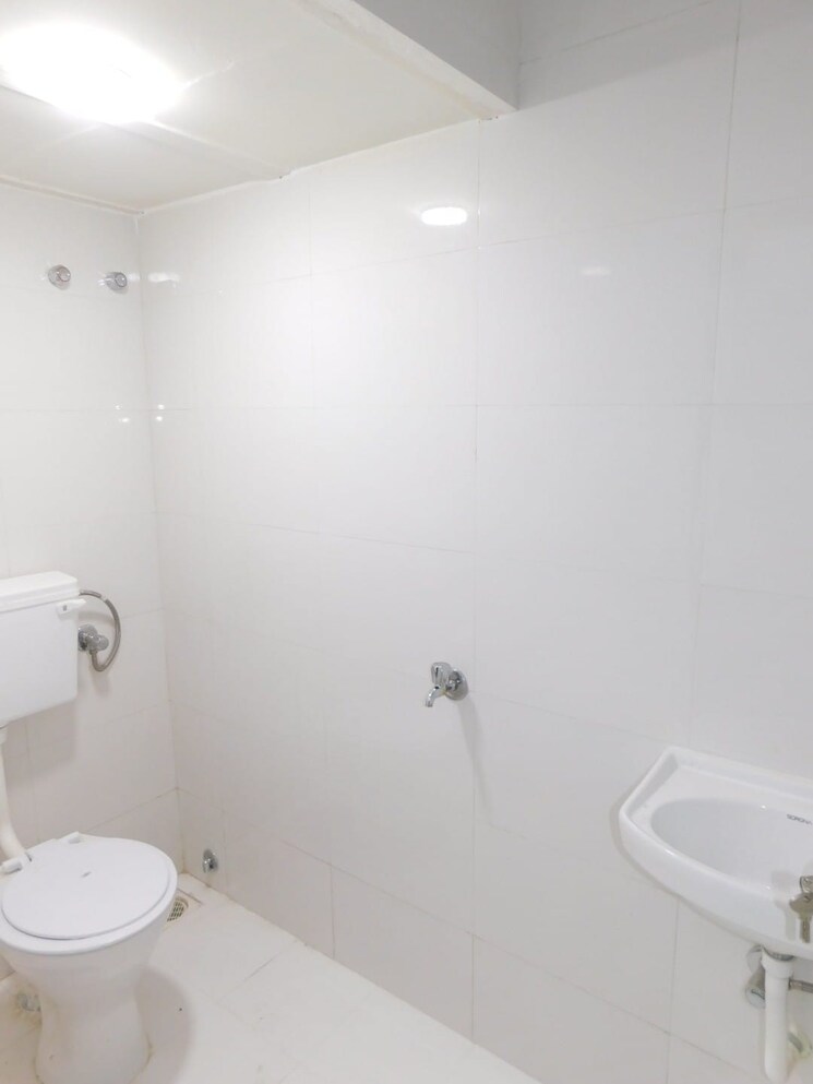 Bathroom, pebbles-marina Commercial Office Space 438 Sq.Ft. In Santacruz West Mumbai 9657165