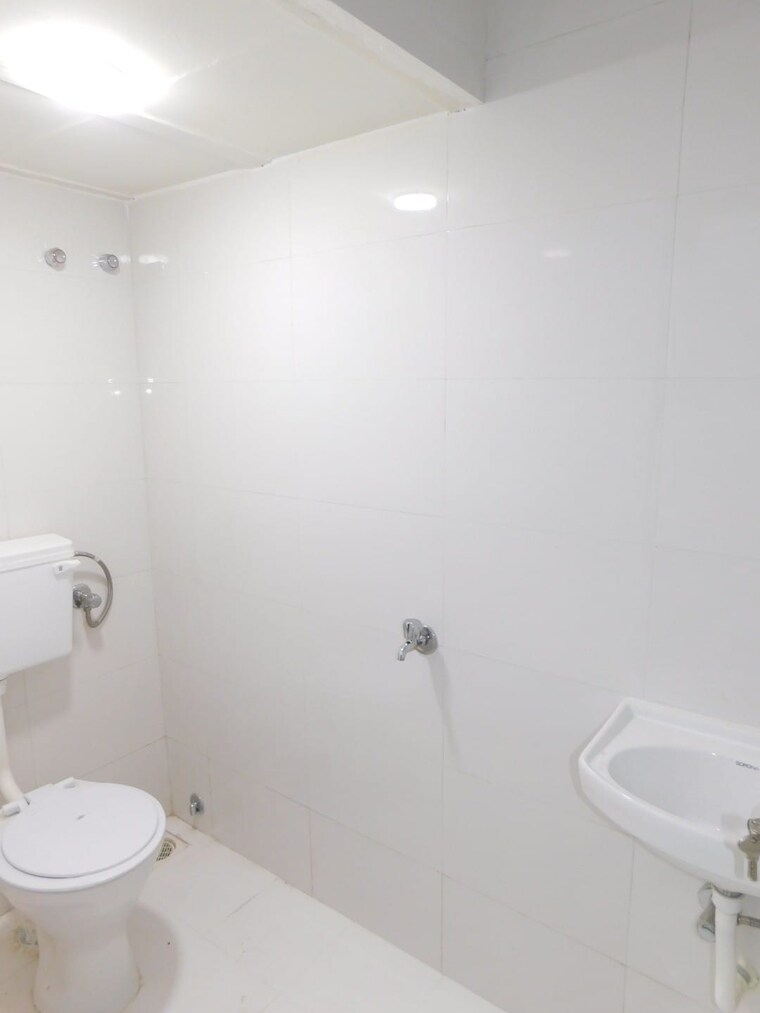 Bathroom, pebbles-marina Commercial Office Space 438 Sq.Ft. In Santacruz West Mumbai 9657165