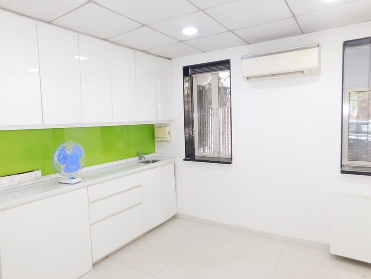 Room, pebbles-marina Commercial Office Space 438 Sq.Ft. In Santacruz West Mumbai 9657165