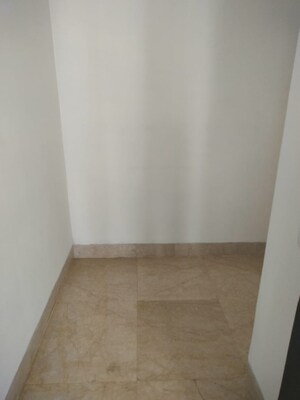 Room in 4 BHK Apartment at Salcon The Verandas, Sector 54 – for Rent