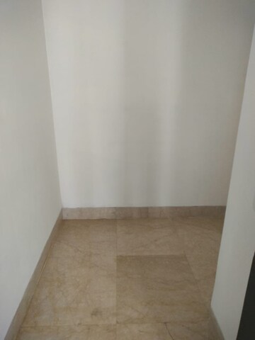 Room in 4 BHK Apartment at Salcon The Verandas, Sector 54 – for Rent