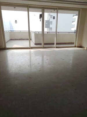 Room in 4 BHK Apartment at Salcon The Verandas, Sector 54 – for Rent