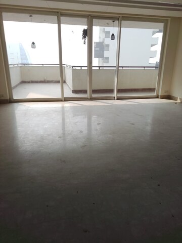 Room in 4 BHK Apartment at Salcon The Verandas, Sector 54 – for Rent